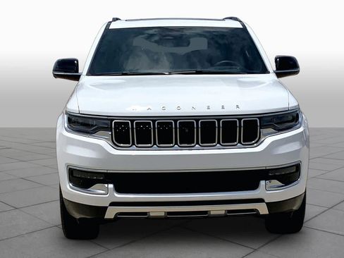 Used 2025 Jeep Wagoneer Series III w/ Premium Group I AWD/4WD image 4