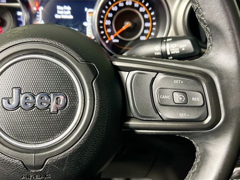 Used 2022 Jeep Wrangler Sport AWD/4WD image 19