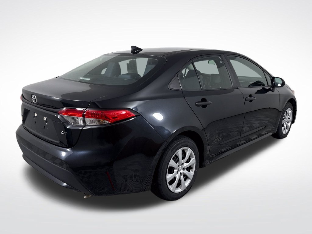 Used 2022 Toyota Corolla LE FWD image 3