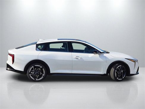 New 2025 Kia K4 GT-Line image 4