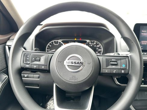 Used 2021 Nissan Rogue SV image 18