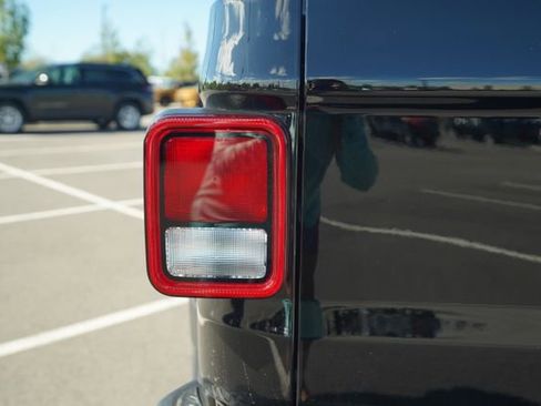 New 2025 Jeep Gladiator Sport image 40