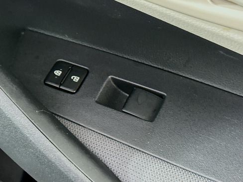Used 2024 Toyota Corolla LE FWD image 28