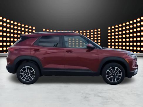 Used 2025 Chevrolet TrailBlazer LT AWD/4WD image 9