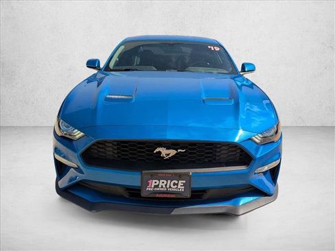 Used 2019 Ford Mustang Coupe image 2