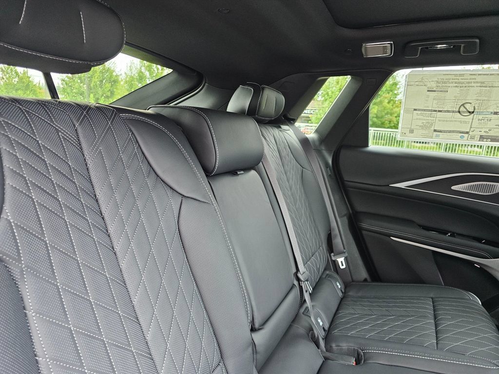 New 2027 Cadillac Lyriq Signature Luxury w/ Nappa Leather Package AWD/4WD image 13