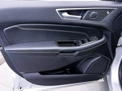 Used 2019 Ford Edge Titanium FWD image 16