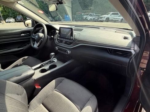 Used 2025 Nissan Altima 2.5 SV FWD image 26