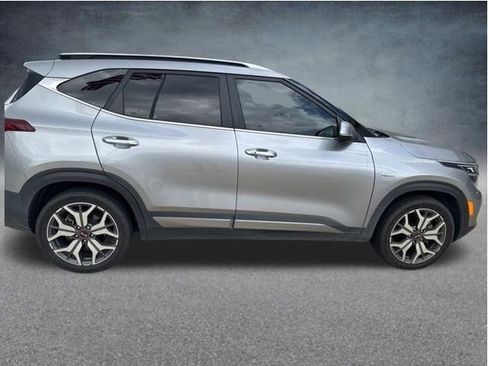 Used 2021 Kia Seltos SX w/ SX Sunroof Package AWD/4WD image 8