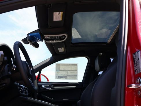 New 2025 Porsche Macan image 35