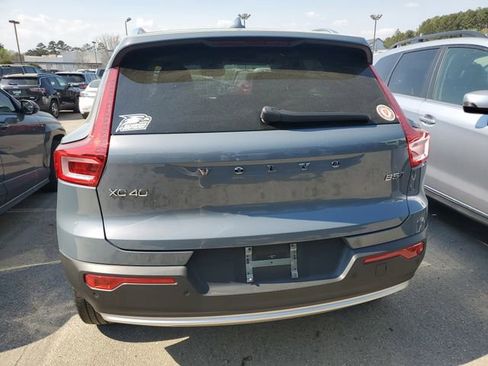Used 2023 Volvo XC40 B5 Plus w/ Climate Package image 8