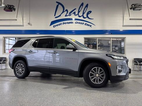 Used 2023 Chevrolet Traverse LT image 1