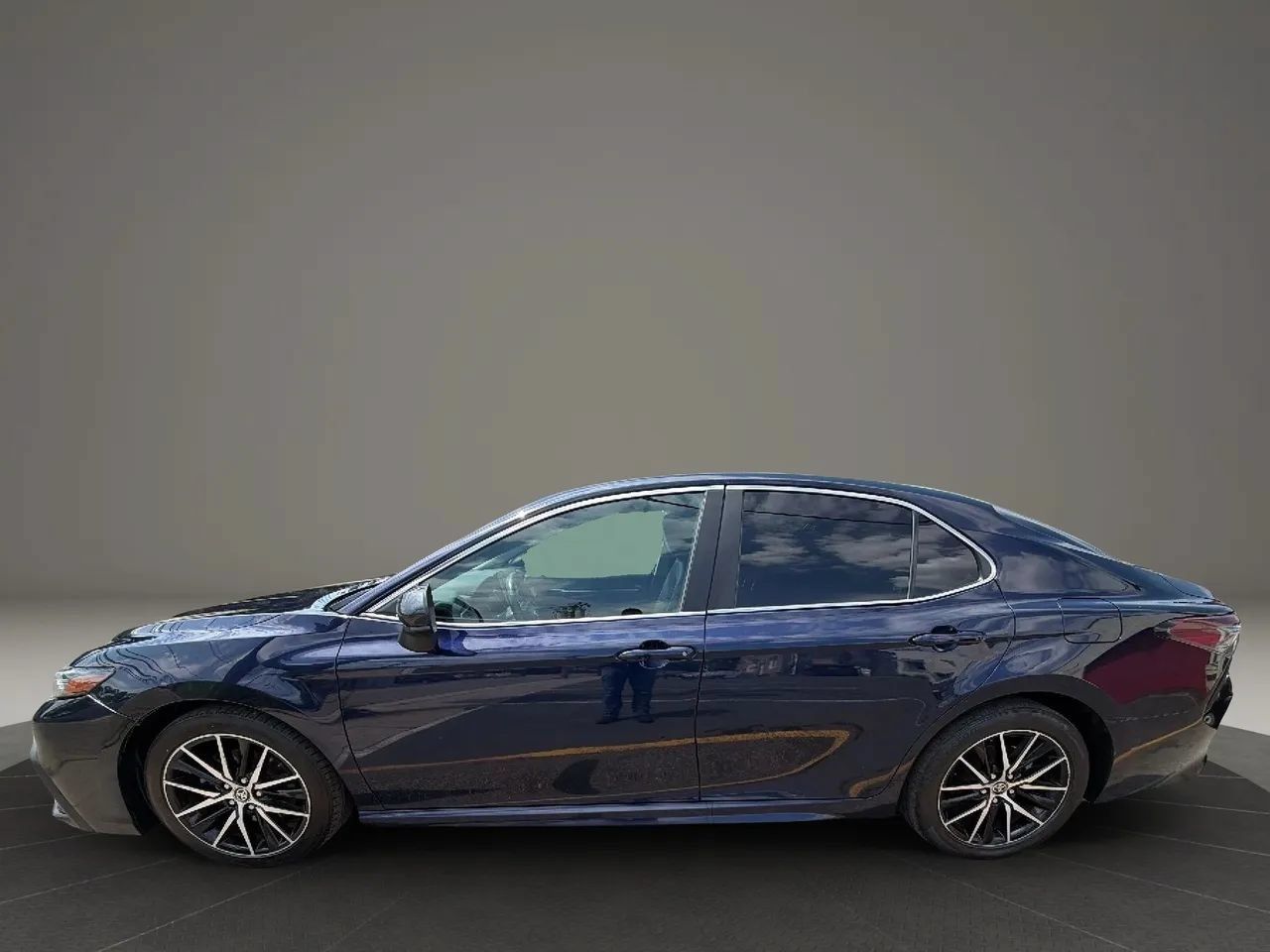 Used 2021 Toyota Camry SE FWD image 8
