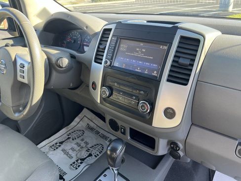 Used 2020 Nissan Frontier S image 20