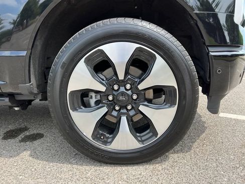 Used 2023 Ford F150 Lightning Platinum AWD/4WD image 13