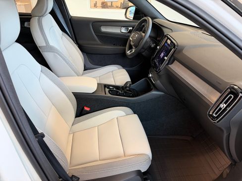 New 2026 Volvo EX40 Plus w/ Climate Package image 27