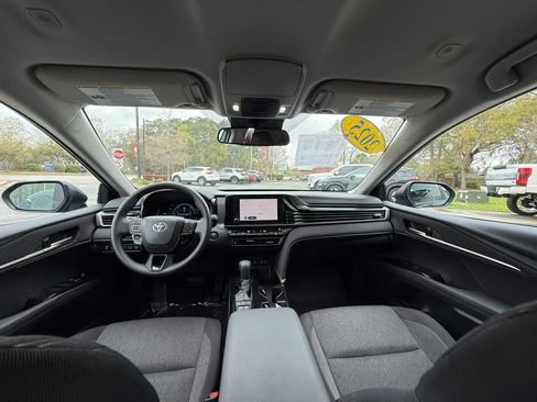 Used 2025 Toyota Camry LE FWD image 12