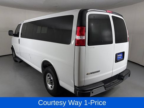 Used 2025 Chevrolet Express 3500 LT w/ LT Preferred Equipment Group RWD image 8