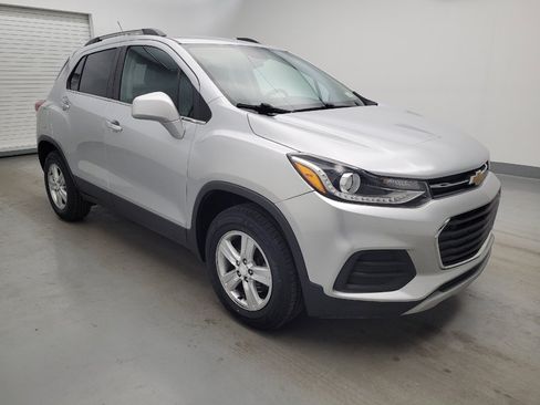 Used 2020 Chevrolet Trax LT w/ LT Convenience Package AWD/4WD image 11