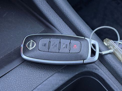 Used 2025 Nissan Sentra SV FWD image 21