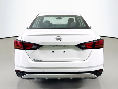 Used 2025 Nissan Altima 2.5 SV FWD image 8