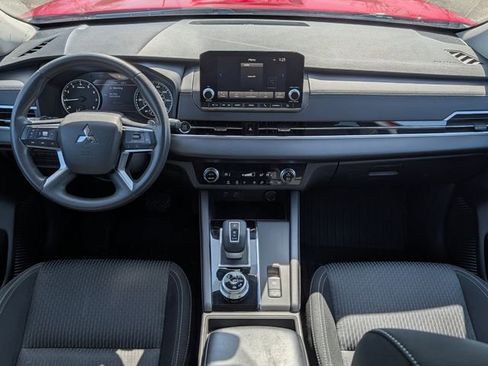 Used 2022 Mitsubishi Outlander ES image 12