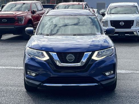 Used 2018 Nissan Rogue SV FWD image 2
