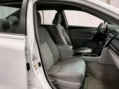 Used 2016 Toyota Camry LE image 8