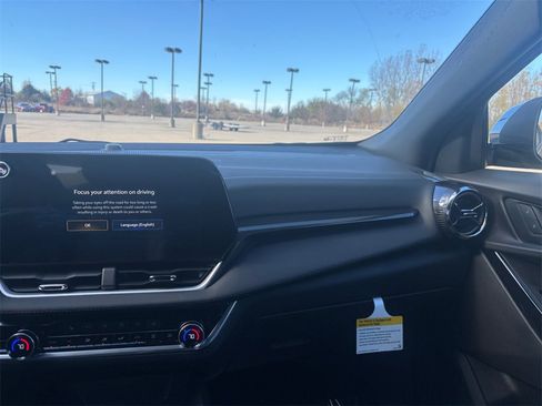 New 2026 Chevrolet Equinox LT w/ Convenience Package II image 18