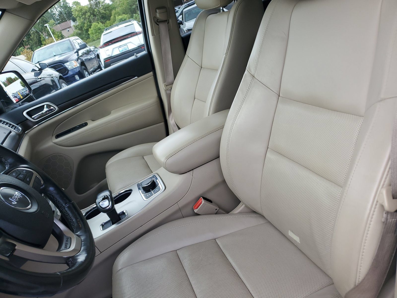 Used 2014 Jeep Grand Cherokee Limited w/ Luxury Group II AWD/4WD image 17