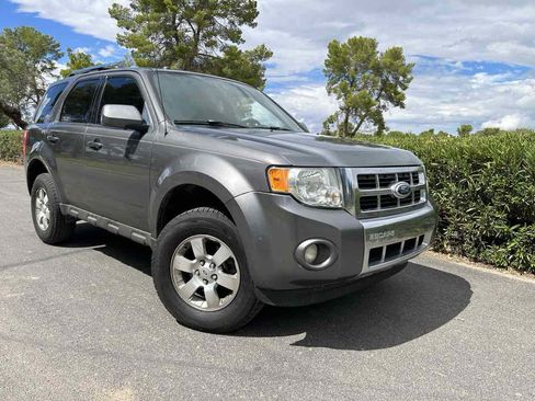 Used 2011 Ford Escape Limited w/ 301A Rapid Spec Order Code AWD/4WD image 4