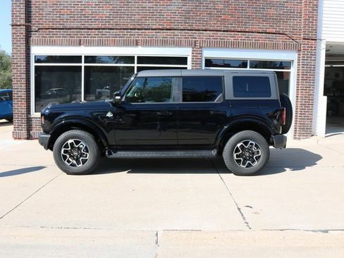 New 2025 Ford Bronco Outer Banks image 2