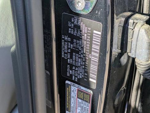 Used 2025 Kia Sorento S image 15