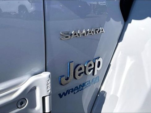 Used 2022 Jeep Wrangler Unlimited Sahara w/ Cold Weather Group image 8
