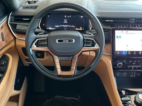 Used 2025 Jeep Grand Cherokee L Summit image 14