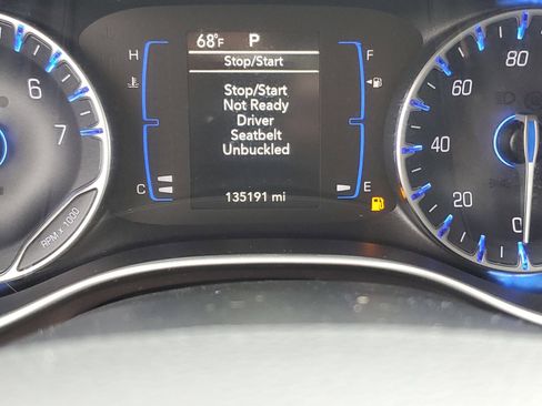 Used 2019 Chrysler Pacifica Touring-L FWD image 24