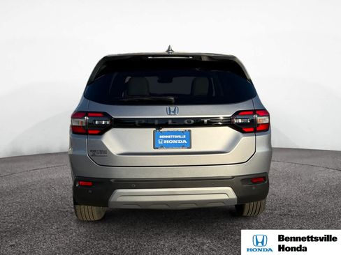 Used 2025 Honda Pilot EX-L image 4