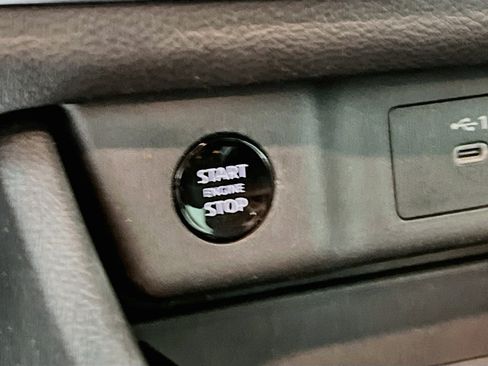 Used 2025 Nissan Rogue SV FWD image 23