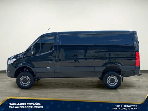 Used 2024 Mercedes-Benz Sprinter 2500 image 3