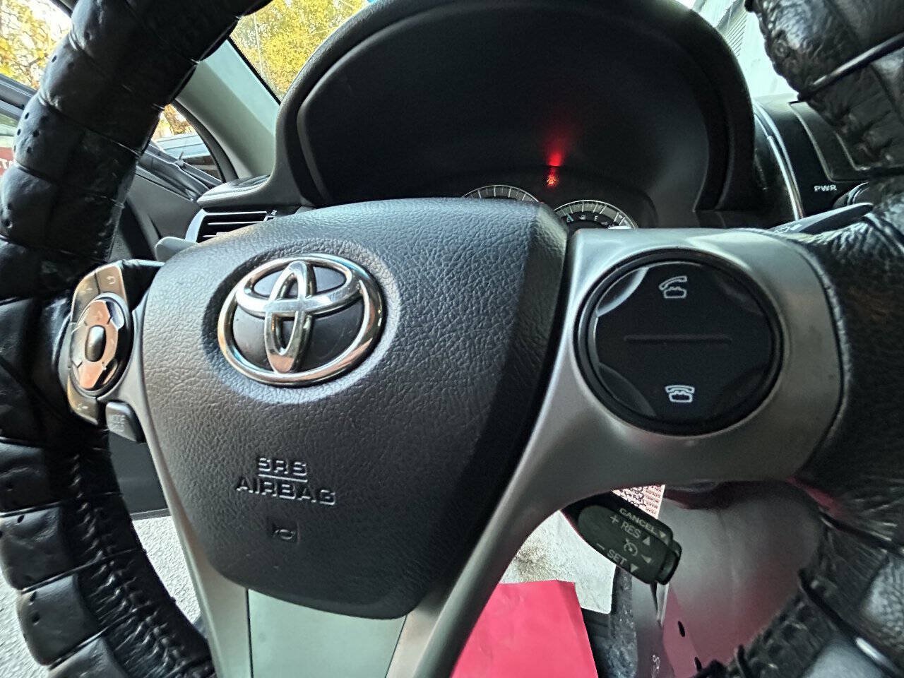 Used 2013 Toyota Camry SE FWD image 14