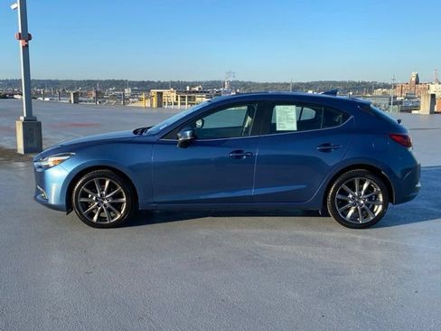 Used 2018 MAZDA MAZDA3 Grand Touring w/ Premium Equipment Package FWD image 5