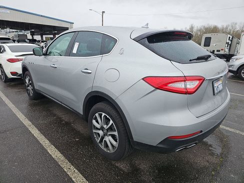 Used 2017 Maserati Levante image 4