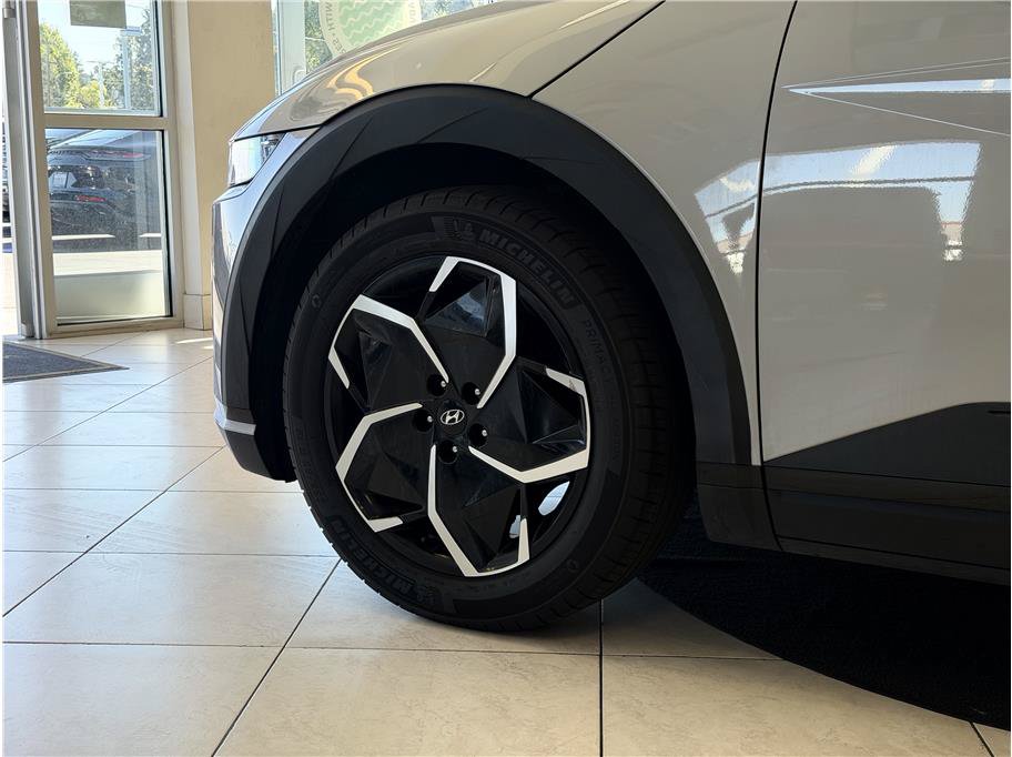 Used 2024 Hyundai Ioniq 5 SEL RWD image 9
