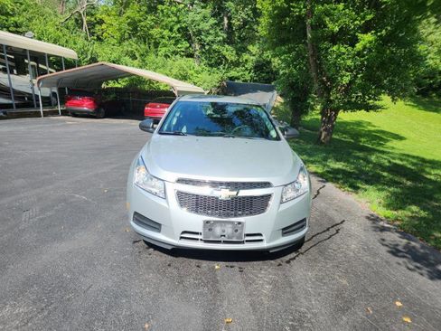 Used 2014 Chevrolet Cruze LS FWD image 4