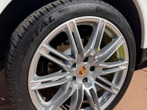 Used 2017 Porsche Cayenne S Platinum w/ Premium Package (PJW) image 33