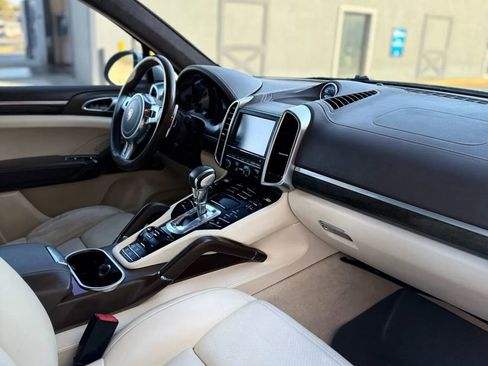 Used 2012 Porsche Cayenne Turbo image 16