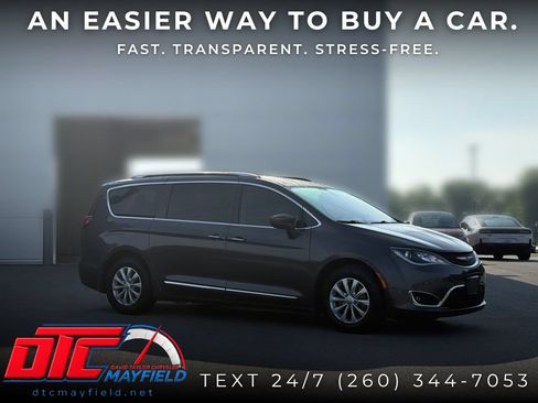 Used 2019 Chrysler Pacifica Touring-L FWD image 1