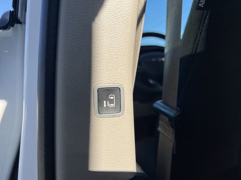 Used 2017 Chrysler Pacifica Touring image 26