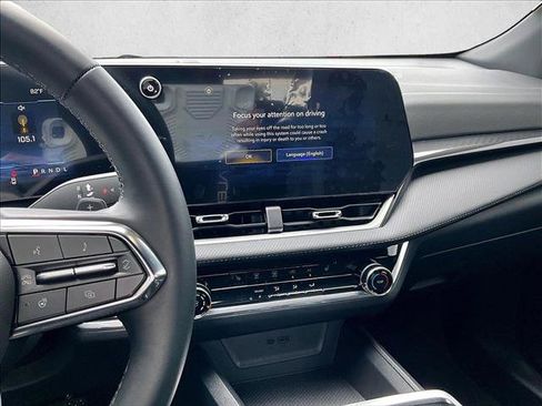 Used 2026 Chevrolet Equinox LT w/ Safety and Technology Package FWD image 8