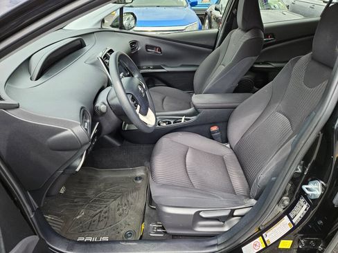 Used 2017 Toyota Prius Two w/ Prius Two Safety Plus Package FWD image 15
